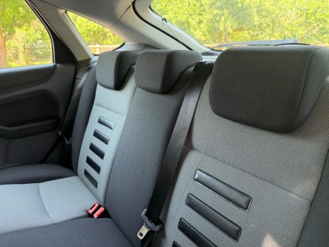 Ford Focus 1.6 TDCi DPF Zetec 5dr 22