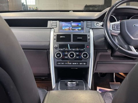 Land Rover Discovery Sport 2.0 Discovery Sport Black HSE TD4 Auto 4WD 5dr 44