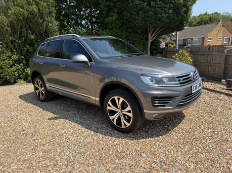 Volkswagen Touareg 3.0 TDI V6 BlueMotion Tech R-Line Tiptronic 4WD Euro 6 (s/s) 5dr 4