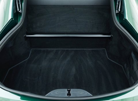 Aston Martin V12 Vantage 35