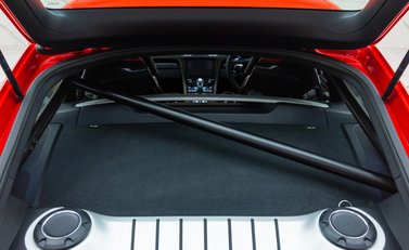 Porsche Cayman GT4 (718) 37