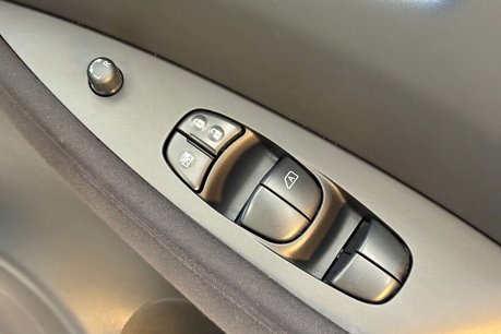 Nissan LEAF 24kWh Visia Hatchback 5dr Electric Auto (107 bhp) 49