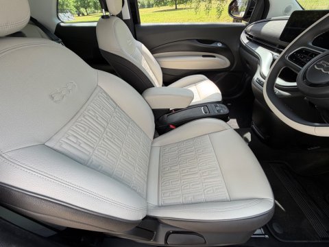 Fiat 500e C LA PRIMA 30
