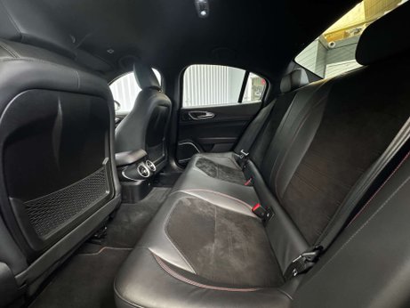 Alfa Romeo Giulia 2.9 V6 Bi-Turbo Quadrifoglio Saloon 4dr Petrol Auto Euro 6 (s/s) (510 ps) 21