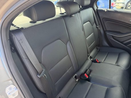 Mercedes-Benz A Class 2.1 A200d Sport (Premium Plus) 7G-DCT Euro 6 (s/s) 5dr 27