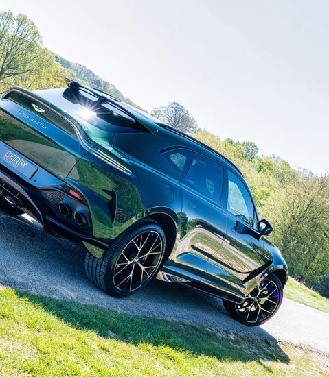Aston Martin DBX 707 1