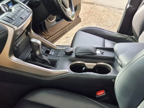 Lexus NX 300H SPORT 45