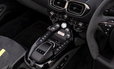 Aston Martin V8 Vantage Roadster F1 Edition 18