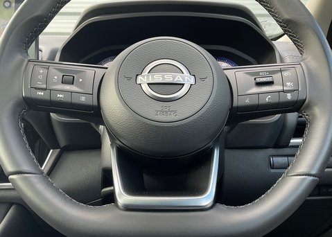 Nissan Qashqai DIG-T N-CONNECTA MHEV 22