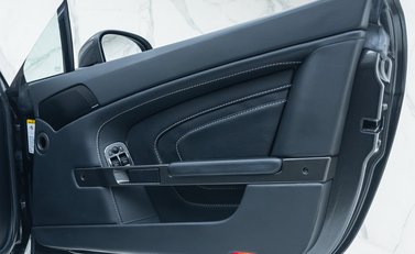 Aston Martin V12 Vantage S ROADSTER 27