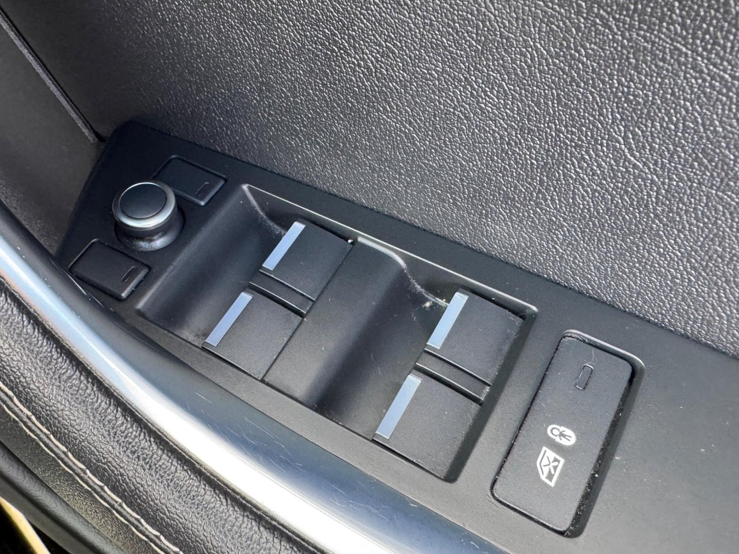 2019 Jaguar XE — image 37