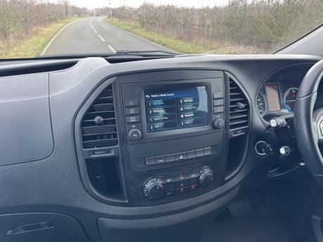 Mercedes-Benz eVito 100 KWH Tourer Pro L2 Auto Electric 9 SEATER/LWB/PARKTRONIC/VAT Q 12