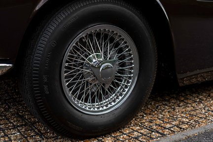 Aston Martin DB6 MKII 9