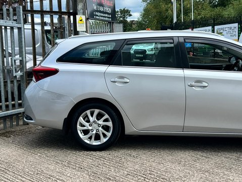 Toyota Auris VVT-I ICON TOURING SPORTS TSS 13