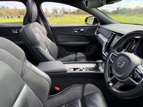 Volvo V60 2.0 D4 R-Design Auto Euro 6 (s/s) 5dr 33