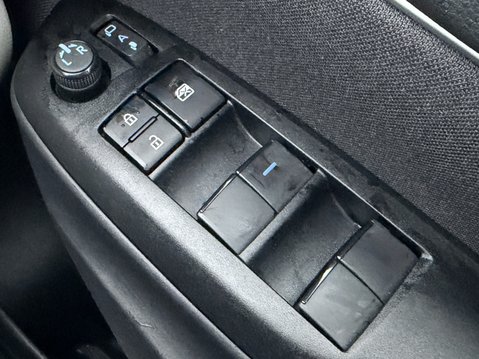 Toyota Yaris 1.5 Hybrid Excel 5dr CVT 31