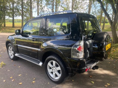 Mitsubishi Shogun 3.2 DI-DC Equippe Auto 4WD Euro 5 3dr SWB 17