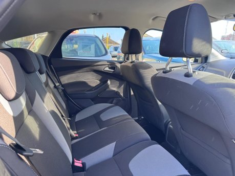 Ford Focus ZETEC 17