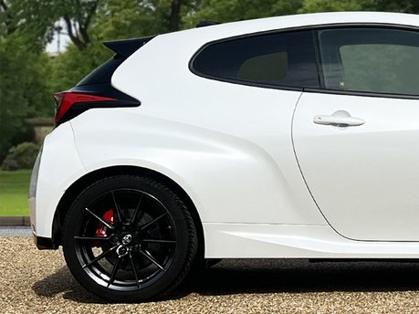 Toyota Yaris GR-Y CIRCUIT 12