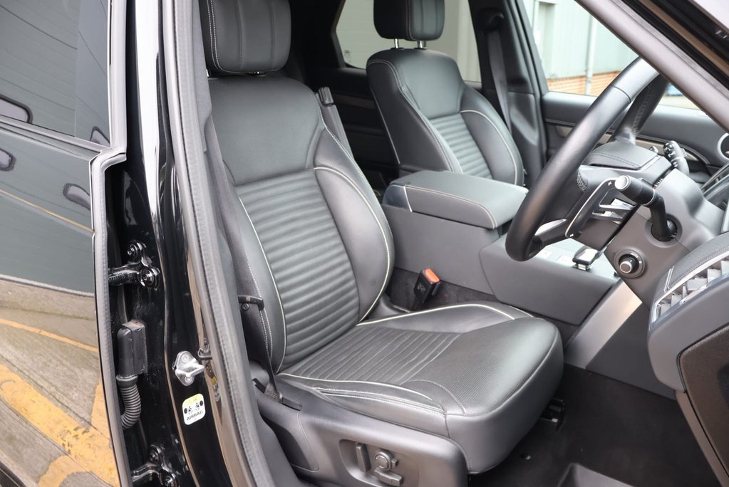 Land Rover Discovery R-DYNAMIC HSE MHEV 7 seater genuine Land Rover seats  13