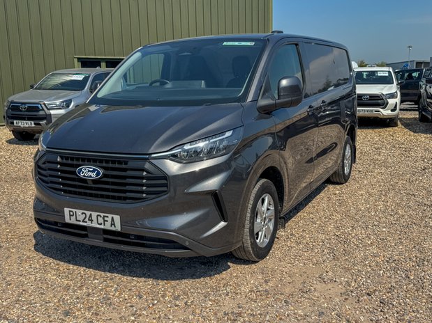 Ford Transit Custom AUTO SWB L1H1 Low Roof Limited 300 Air Con Alloys Sensors Tow Bar EURO 6 2