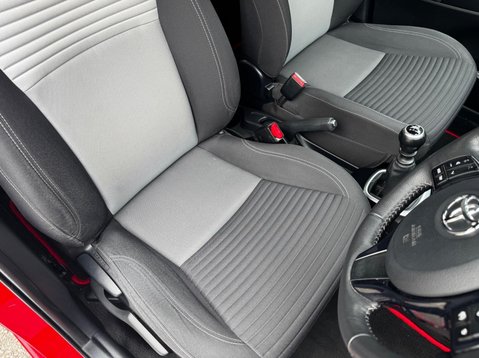 Toyota Yaris VVT-I DESIGN 41