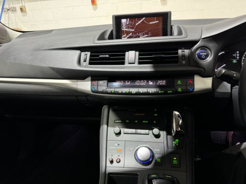 Lexus CT 1.8 200h SE-L CVT Euro 5 (s/s) 5dr 32