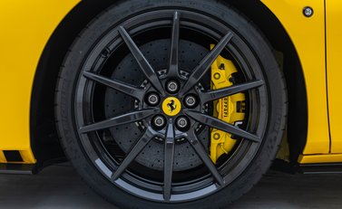 Ferrari F8 SPIDER 38