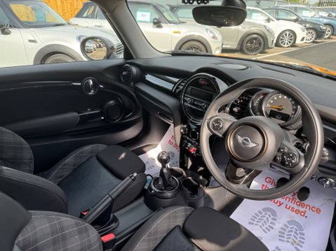 Mini Hatch 1.5 Cooper Euro 6 (s/s) 3dr 22
