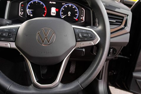 Volkswagen Polo LIFE TSI 19