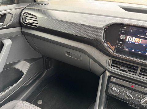 Volkswagen T-Cross SE TSI 23