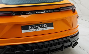 Lamborghini Urus Pearl Capsule 32