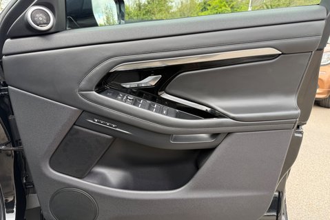 Land Rover Range Rover Evoque R-DYNAMIC HSE MHEV - 360 DEGREE CAMERAS -20 INCH ALLOYS - APPLE CARPLAY 37