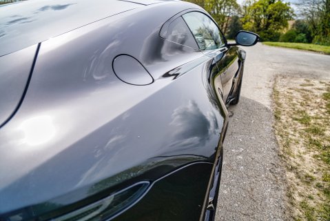 Aston Martin Vantage V8 23