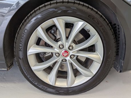 Jaguar XF 2.0 XF R-Sport D AWD Auto 4WD 5dr 21