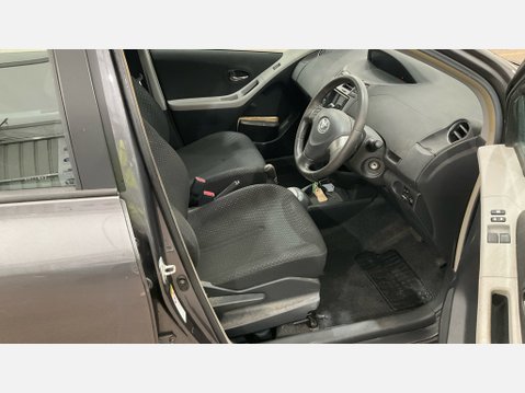 Toyota Yaris T SPIRIT MM VVT-I 8