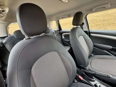 Mini Hatch COOPER 16