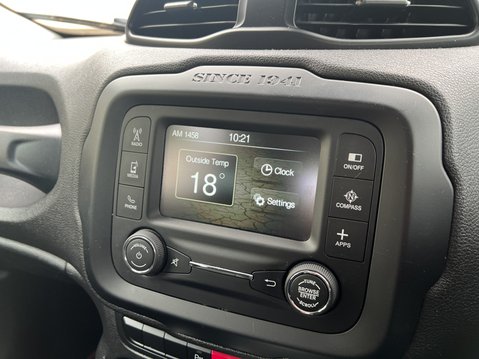 Jeep Renegade (Sold) 1.4T MultiAirII Longitude SUV 5dr Petrol DDCT Euro 6 (s/s) (140 ps) 30