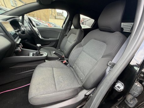 Renault Clio ICONIC TCE BOSE 16