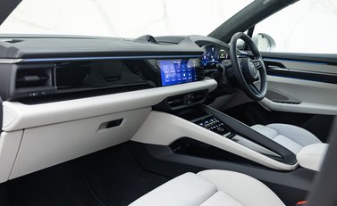 Porsche Macan Turbo Electric 15