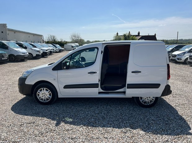 Peugeot Partner SWB L1H1 (SOLD) Low Roof Professional Air Con Sensors EURO 6 NO VAT 11