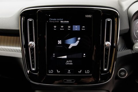 Volvo XC40 B4 R-DESIGN MHEV 29