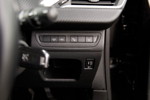 Peugeot 208 S/S TECH EDITION 12