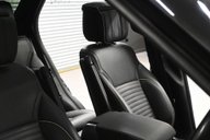 Land Rover Discovery 3.0 Discovery R-Dynamic HSE D MHEV Auto 4WD 5dr 9