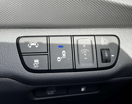 Hyundai IONIQ 1.6 IONIQ Premium SE FHEV Semi-Auto 5dr 70