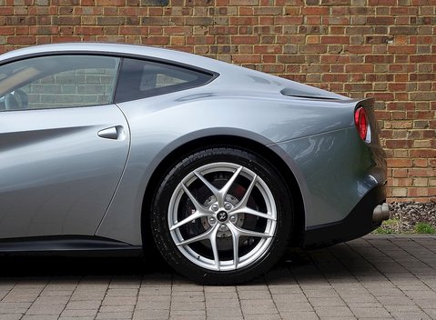 Ferrari F12 Berlinetta 8