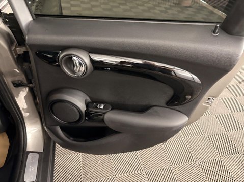 Mini Hatch 2.0 Cooper S Euro 6 (s/s) 5dr 26