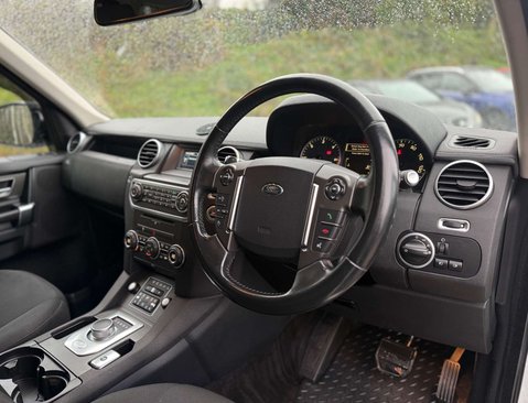 Land Rover Discovery 3.0 Discovery SE SDV6 Auto 4WD 5dr 17