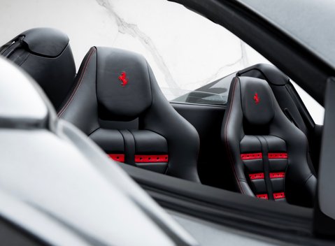 Ferrari 488 SPIDER 36