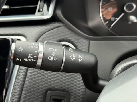 Land Rover Range Rover Velar R-DYNAMIC S 17